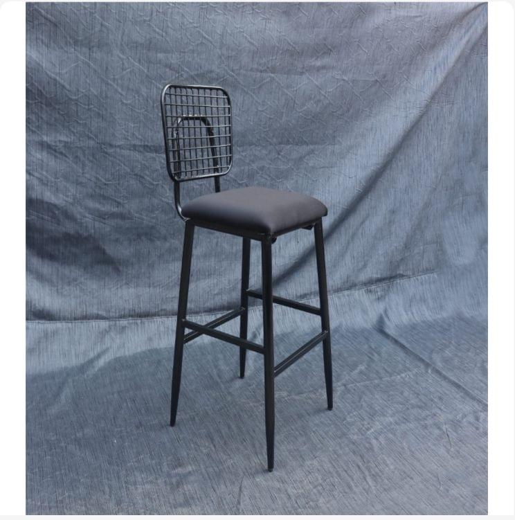 Mattelica barstool v1